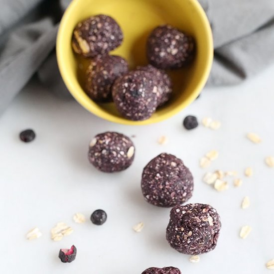 3 Ingredient Blueberry Muffin Balls