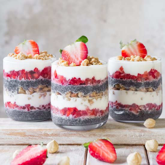 Spring Strawberry Cake in a Glass