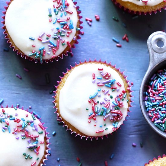 Easiest Vanilla Cupcakes