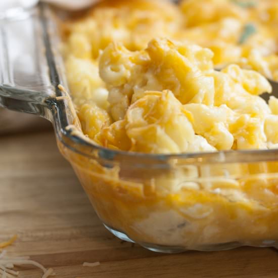 Classic Baked Macaroni and Cheese