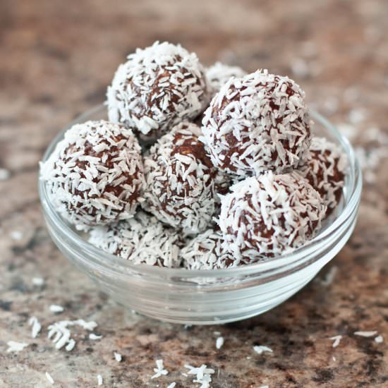 Vegan Cashew Cacao Bliss Balls