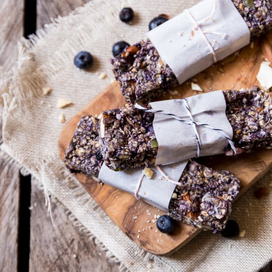 NO BAKE PROTEIN GRANOLA BARS