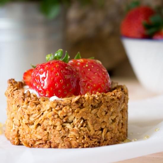 Crunchy granola & strawberry