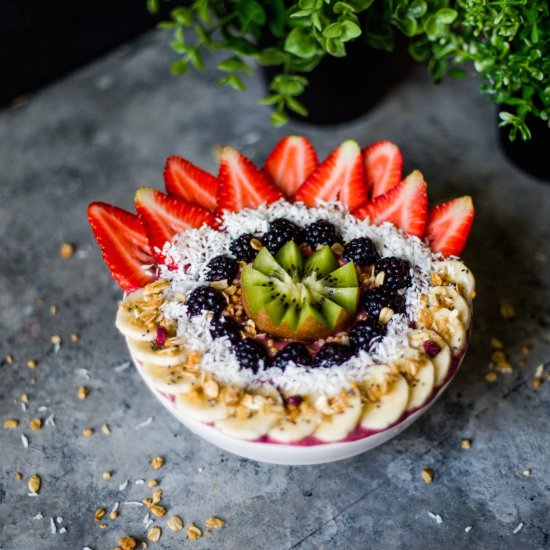 Nutritious Blackberry Acai Bowl