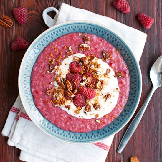 Raspberry Oats with Biscoff Crumbs