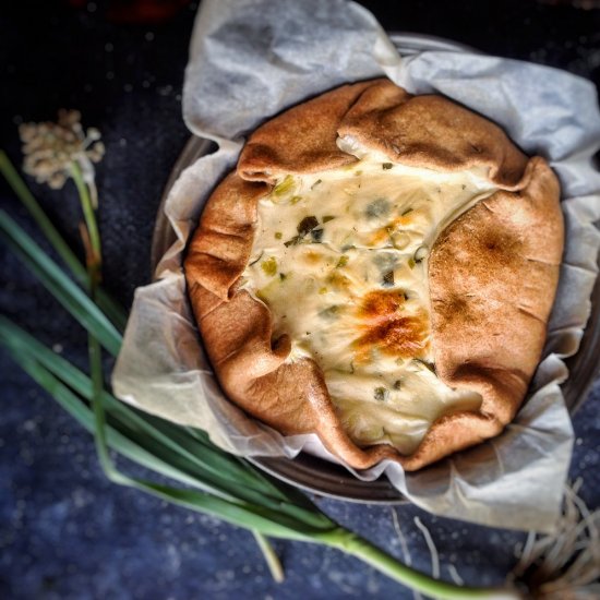 Cheesy VEGAN Leek Quiche