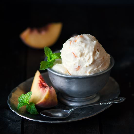 No Churn Eggless Peach Ice Cream