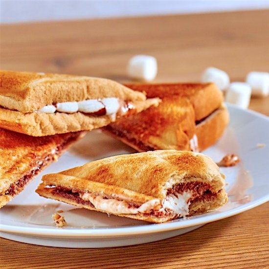 Nutella Sandwich with Marshmallows