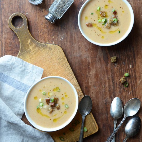 Beer and Cheese Cauliflower Soup