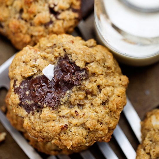 Chocolate Chip Oatmeal Cookies