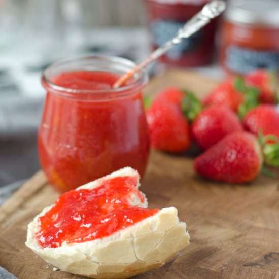 2 Different Types of Strawberry Jam