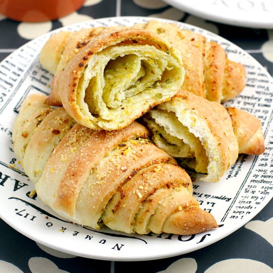 Cheese and Pesto Crescent Rolls