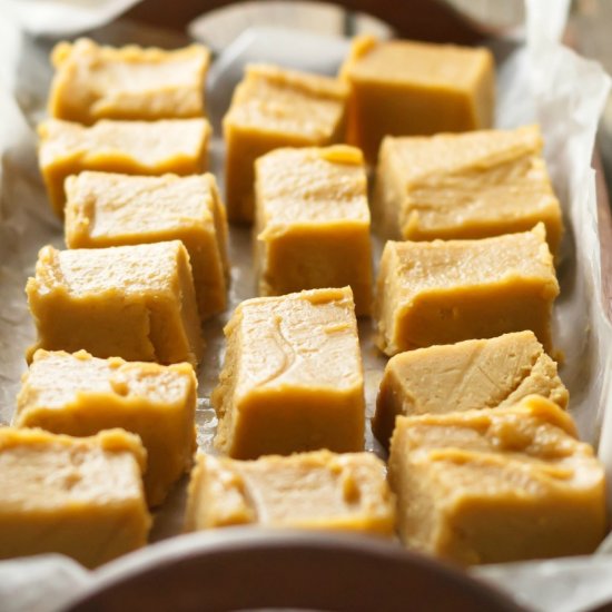 Healthy No-Cook Peanut Butter Fudge