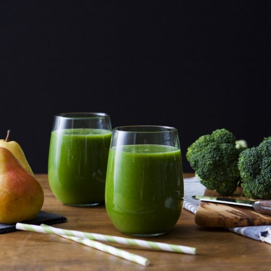 Pear and Broccoli Green Juice