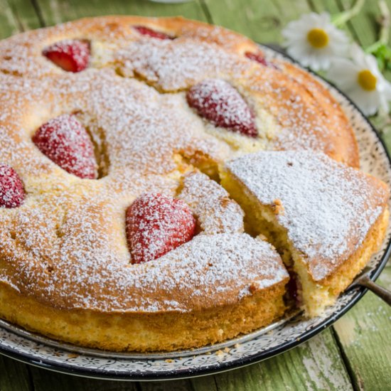 Fluffy Strawberry Cake