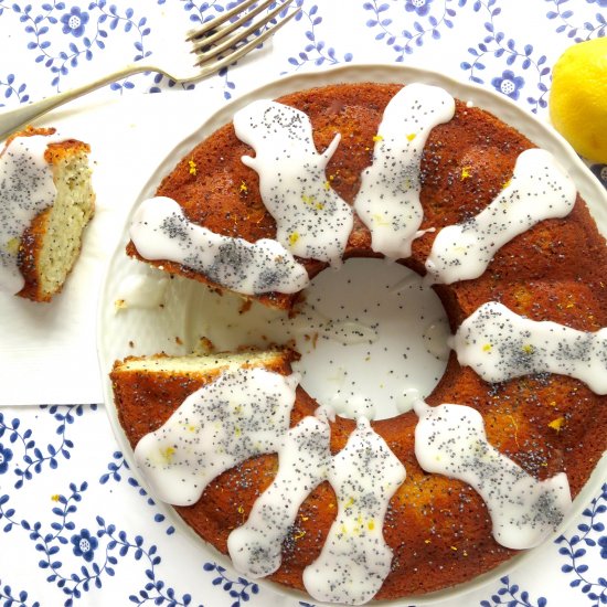 The Best Lemon and Poppy Seed Cake