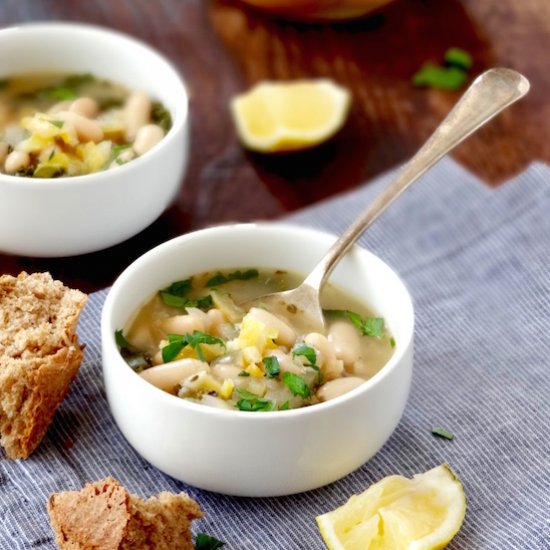 Lemony white bean and kale soup