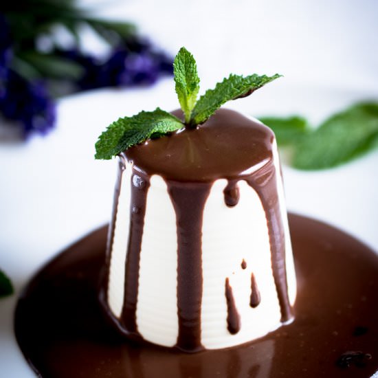 Mint pannacotta with dark chocolate