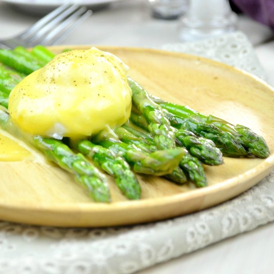 Asparagus, Eggs & Hollandaise Sauce