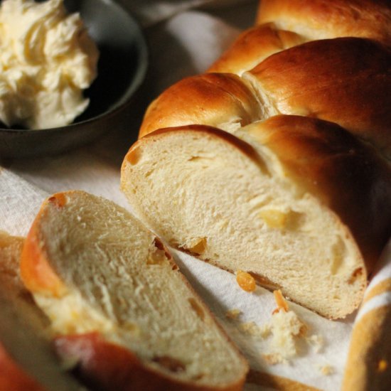 Italian Easter Bread: Egg & Raisin