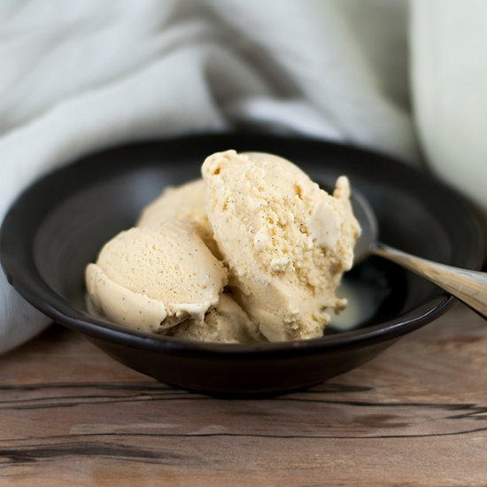 Maple syrup & vanilla ice-cream