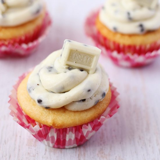 Hershey’s Cookies & Cream Cupcake