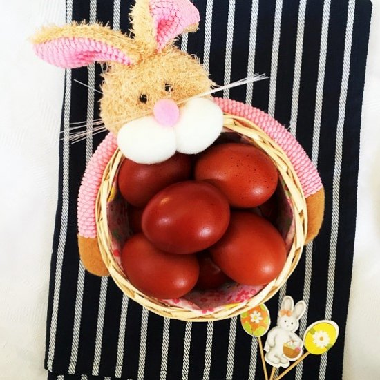 Naturally Dyed Easter Eggs