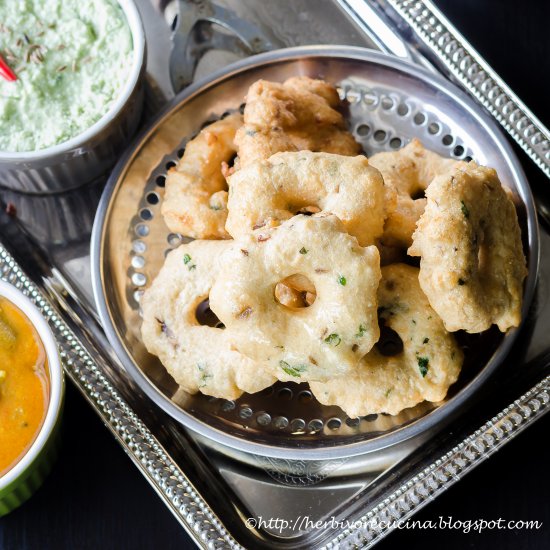 Ulundu vadai | Urad dal Vada