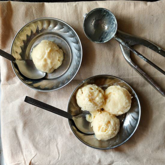 Easy pineapple frozen yogurt