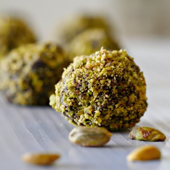 Paleo Chocolate Pistachio Balls