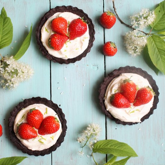 Little Chocolate-Strawberry-Cakes