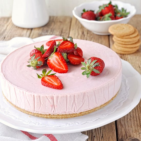 strawberry mousse cake