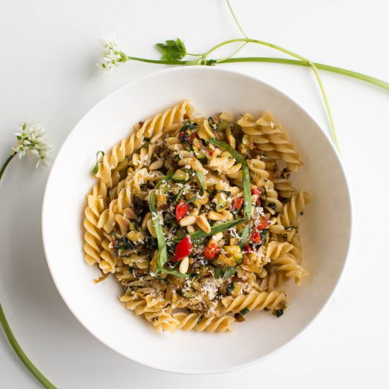 garlic, courgette & pinenut fusilli