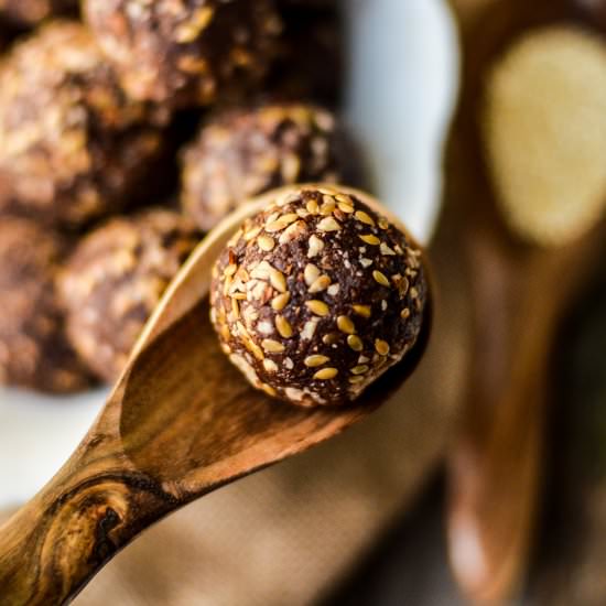 Chocolate Quinoa Power Bites