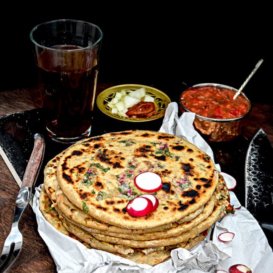 Mooli Paratha With Grapes Chutney