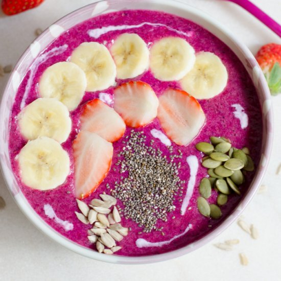 Dragon Fruit Smoothie Bowl