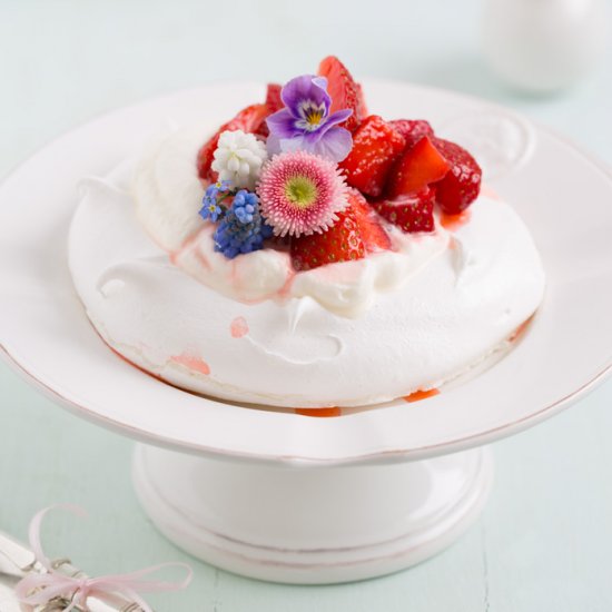 Pavlova with Strawberries