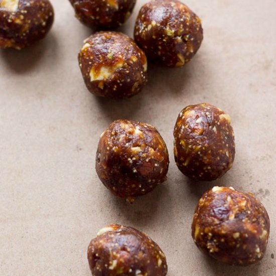 Dates and Nut Ladoo