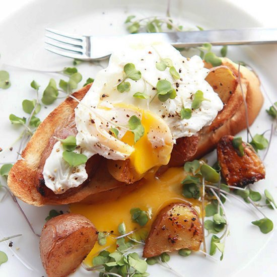 Poached Eggs Over Potatoes & Toast