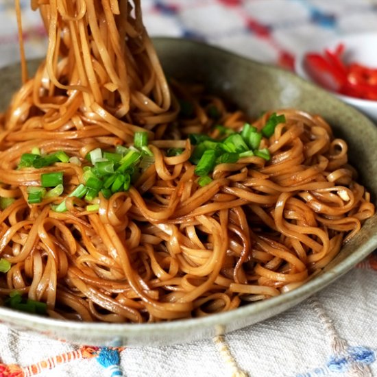 Black Sauce Noodles in Fried Garlic