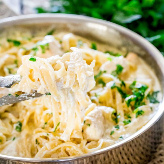 Creamy Chicken Fettuccine Alfredo