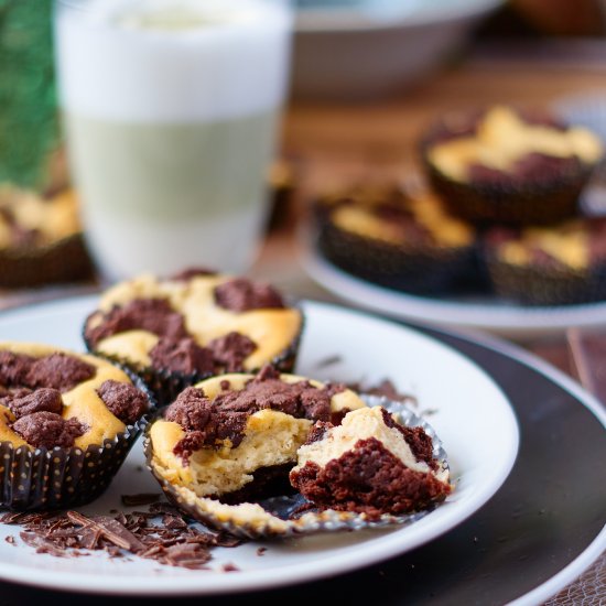 Crumble Cheesecake Muffins