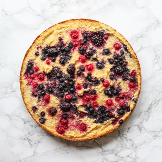 Polenta forest berry cake