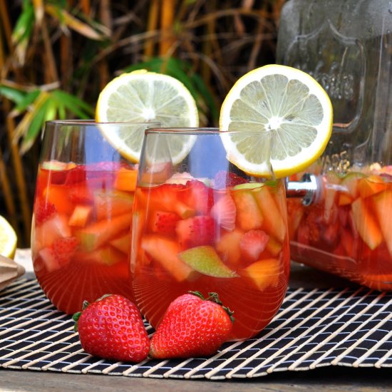 Peach-Strawberry White Sangria