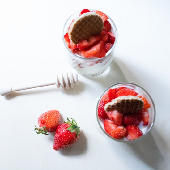 Strawberry-Honey-Trifle | Mohntage