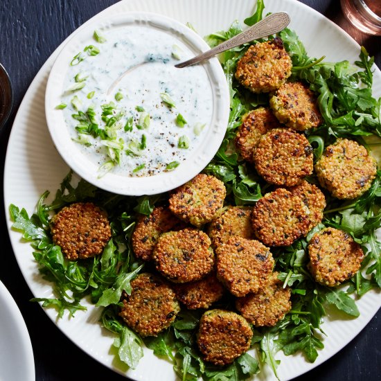 Quinoa patties with arugula