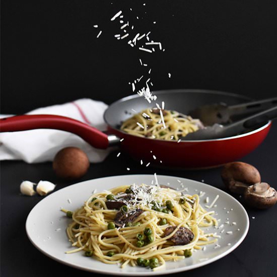 Spaghetti with Garlic,Mushroom&Peas