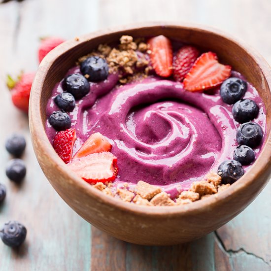 Berry Pitaya Smoothie Bowl