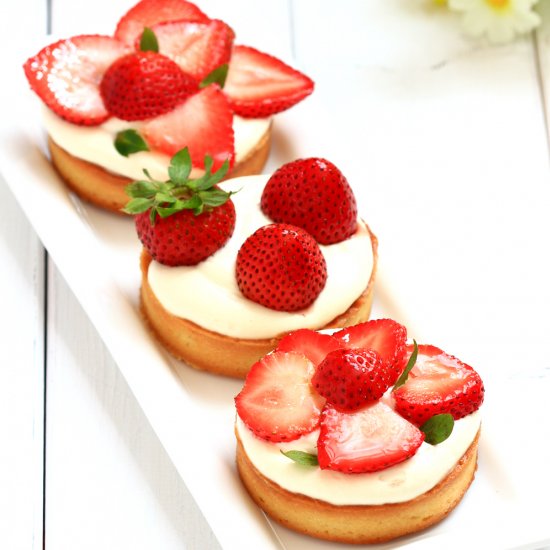 Strawberries and Yogurt Cream Tart