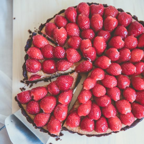 Strawberry-Frangipane Choco Tart